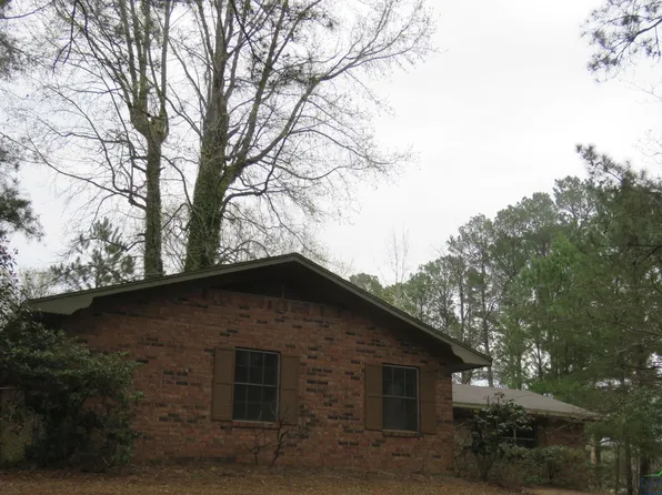 430 Lindsey St, Daingerfield, TX 75638