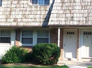 433 Hampton Ct, Falls Church, VA 22046