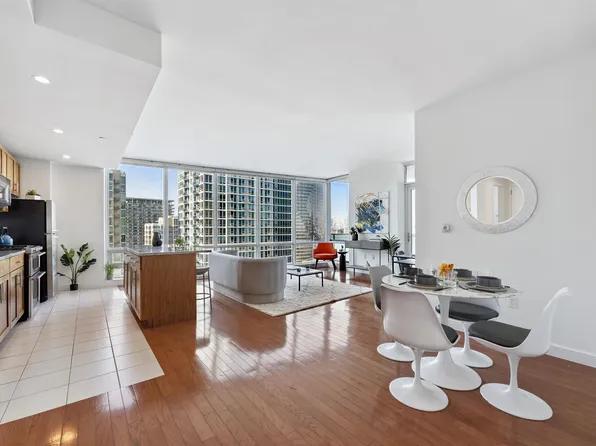 20 Newport Parkway image 8 of 22