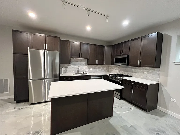 4853 W Nelson St #G — Photo 3