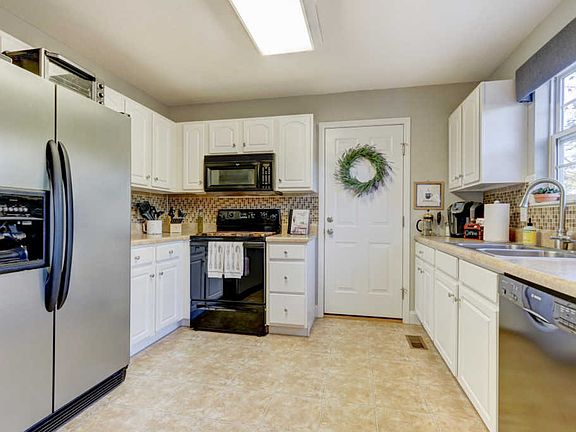 4th image of 6029 Glenmay Dr