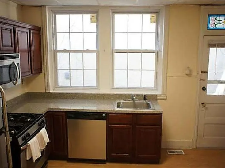 128 Jamestown Ave — Photo 11