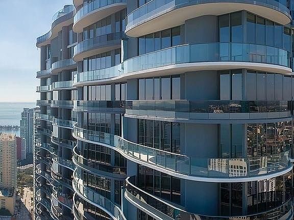 5th image of 1000 Brickell Plz #2408