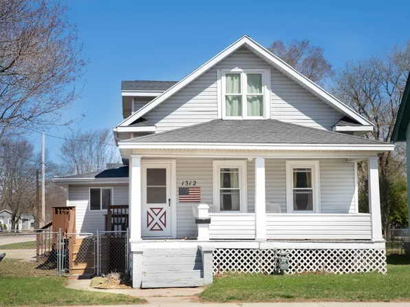 1312 30th Ave, Menominee, MI 49858