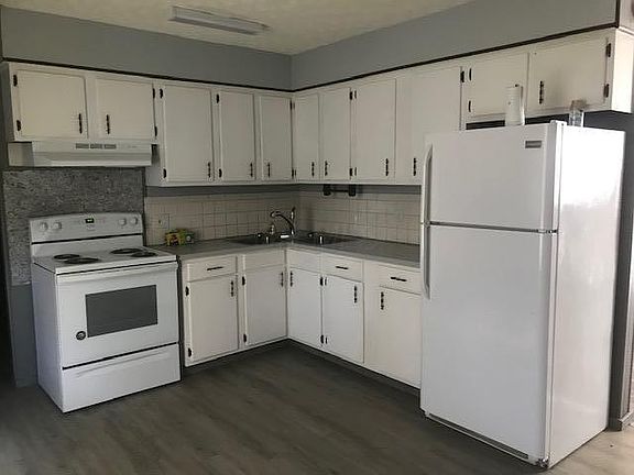 5th image of 218 W Lincoln Ave