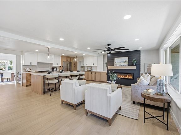 5th image of 3143 E Del Mar Dr S
