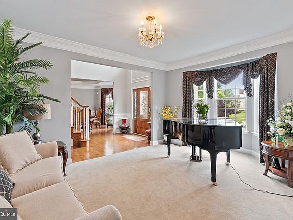 3rd image of 111 Willow Oaks Ln