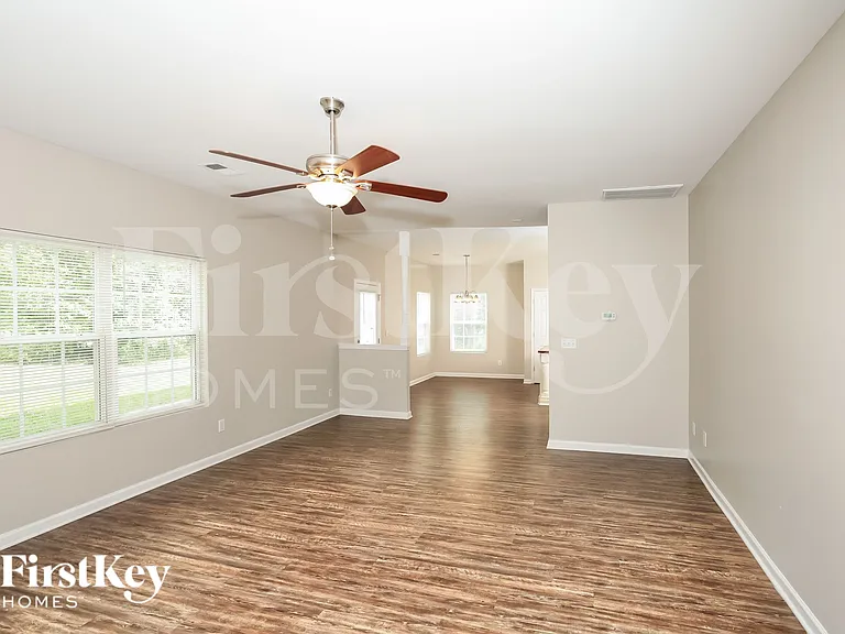 1531 Pecan Ln — Photo 4
