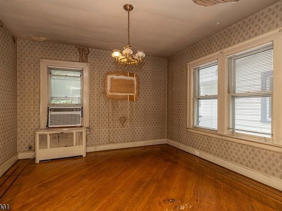 5th image of 13 Liberty St
