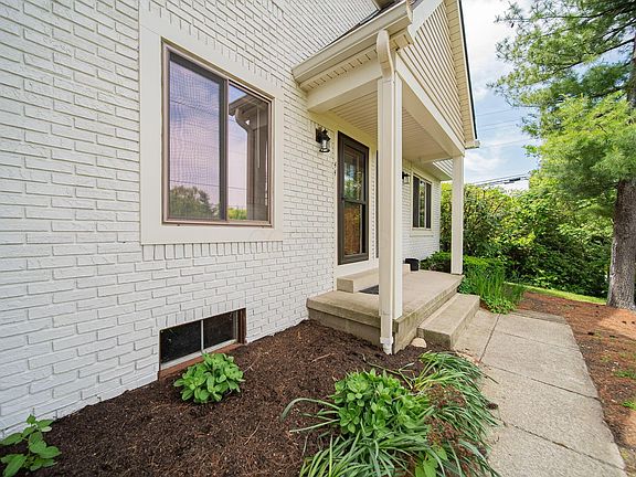 5th image of 44 Hedgerow Ln