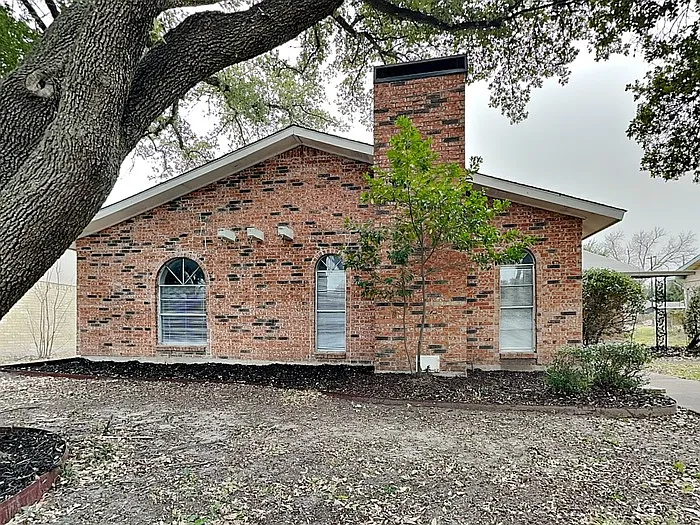 446 Thistle Dr — Photo 1