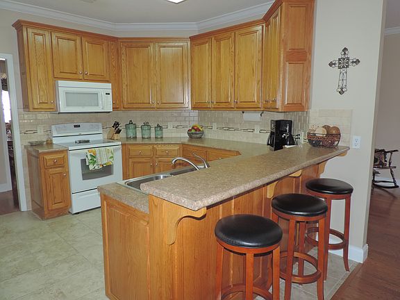 5th image of 205 Oakleigh Dr