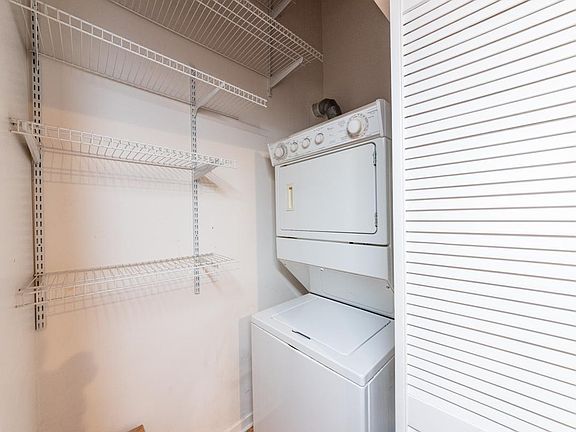 2nd image of 1741 N Maplewood Ave #218