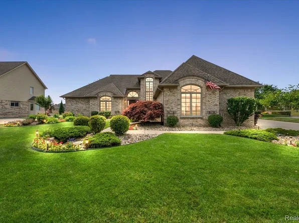 3216 Lake Forest Dr, Sterling Heights, MI 48314