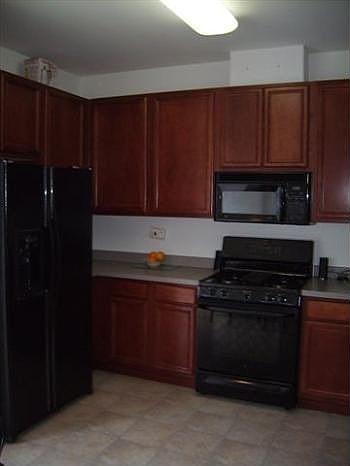 2nd image of 2416 Oakfield Ct Unit 2416
