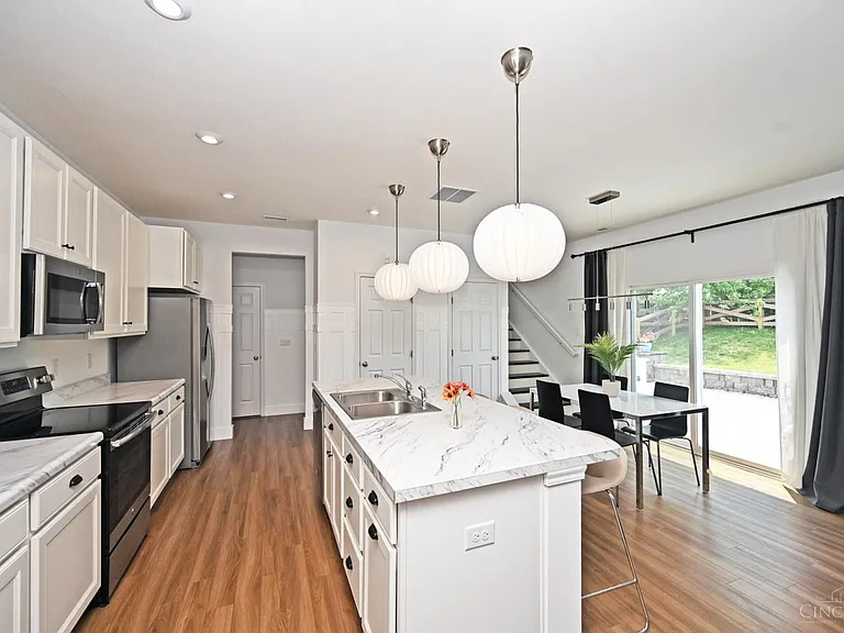 5595 Noble Ct — Photo 10