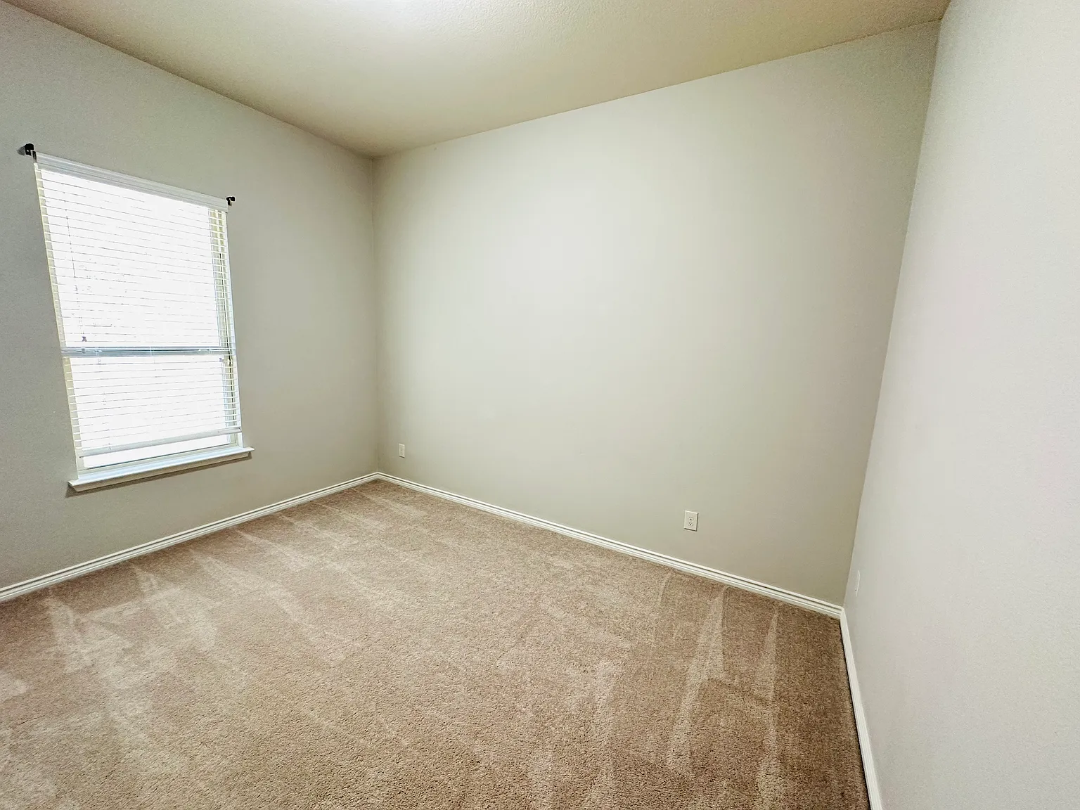 3 bed, 2073 sqft, $2,549 — Photo 3