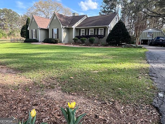 3rd image of 30 Round Lake Rd