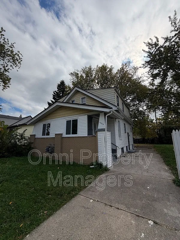 2 bed, 1.0 bath, 900 sqft, $900 — Photo 2