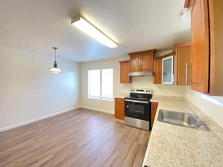 441 1/2 Sequoia Dr — Photo 9