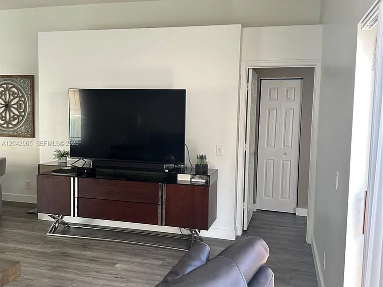 4025 Pine Ridge Ln — Photo 9