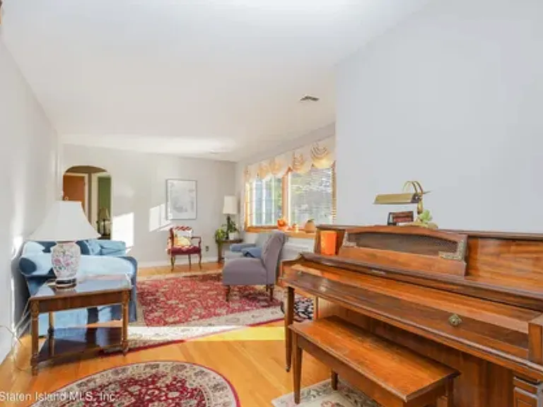 106 Fairview Ave — Photo 3