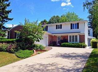 1418 Chester Rd, Lansing, MI 48912