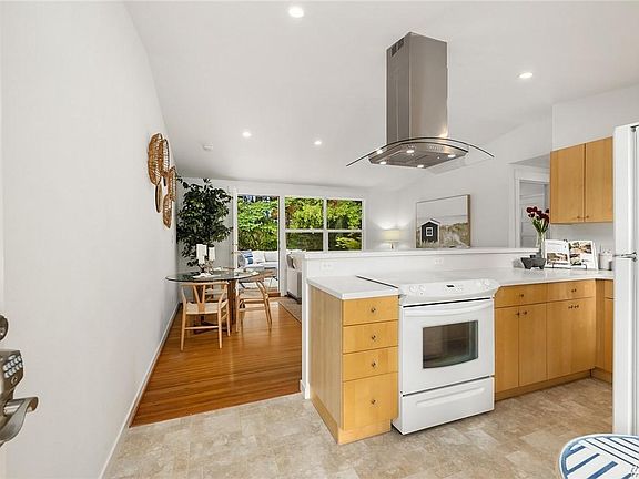 5th image of 1574 Parkview Dr NE #4