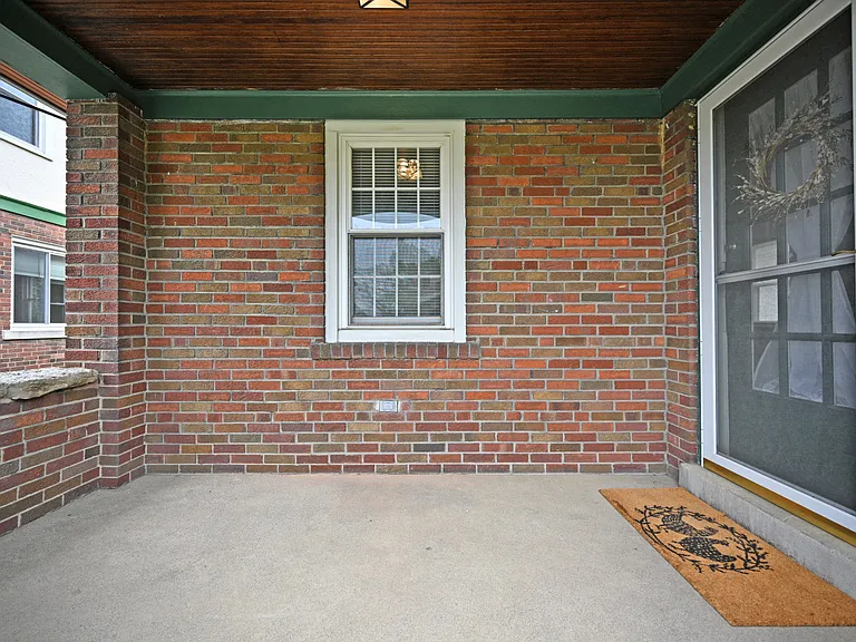 4956 Oaklawn Dr — Photo 2