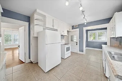1326 Riverside Dr — Photo 11