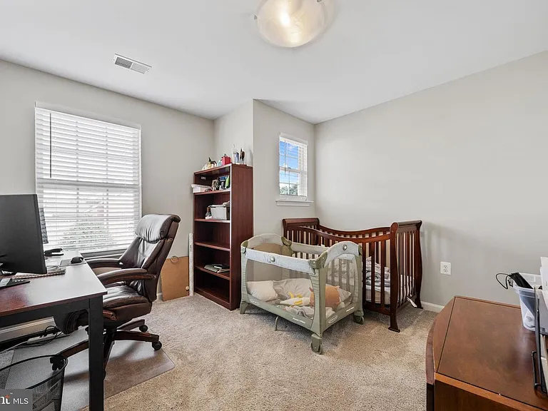 670 McLeary Sq SE — Photo 30