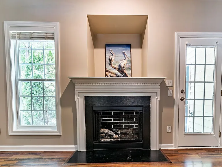 208 Sir William Ln — Photo 11