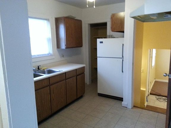 3rd image of 17054 Winchester Ave