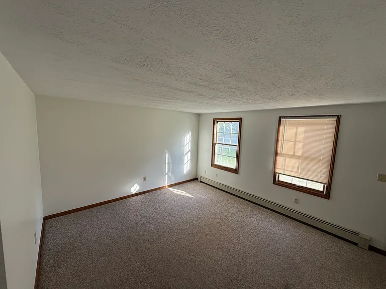 1319 Forest Ave — Photo 4