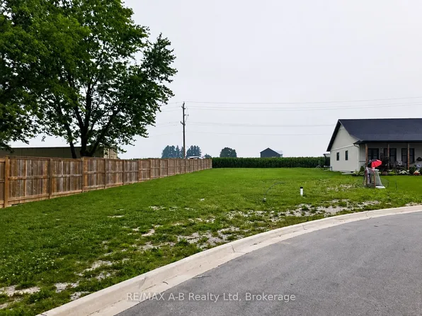 11 Linda Dr, Huron East, ON N0K 1W0