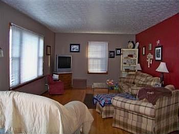 2nd image of 625 W Crescent Dr