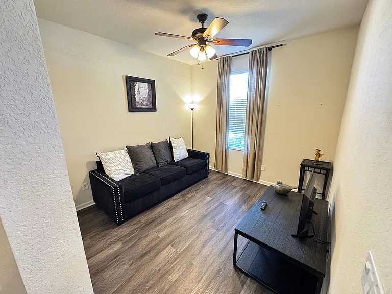 4986 Thames St W — Photo 31