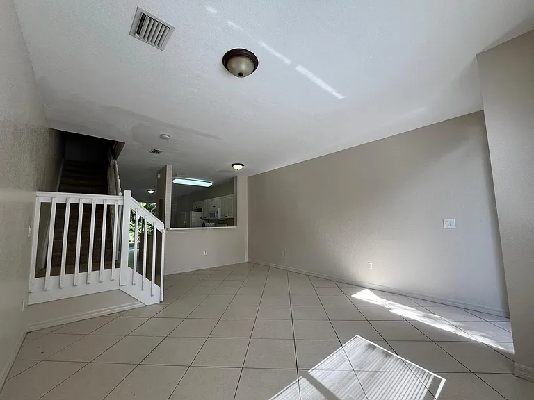 1932 Alamanda Way — Photo 17