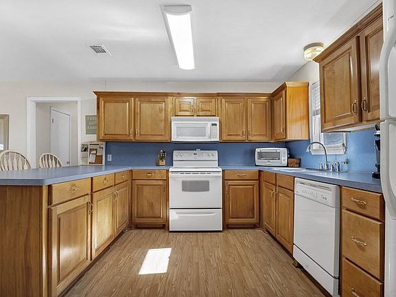 5th image of 893 Capps Rd