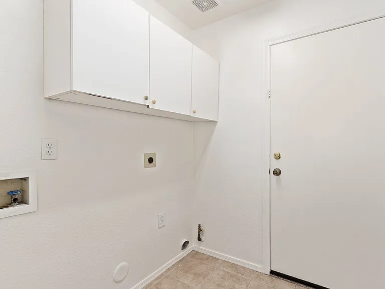 12454 W Holly St — Photo 22