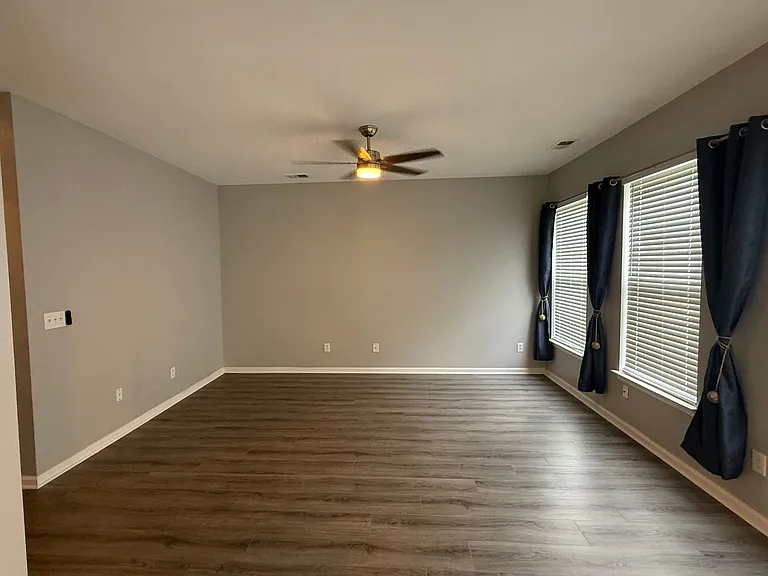194 Avonshire Dr — Photo 9