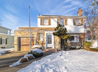 31 Alden Court, Malverne, NY 11565