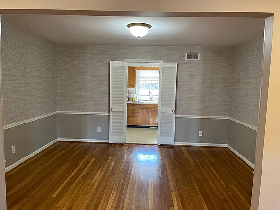 2nd image of 3-3100 Sunny Ln #3