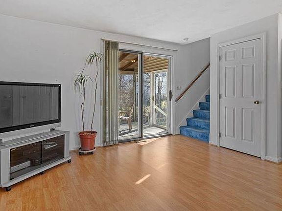 3rd image of 403 Woodhaven Ct