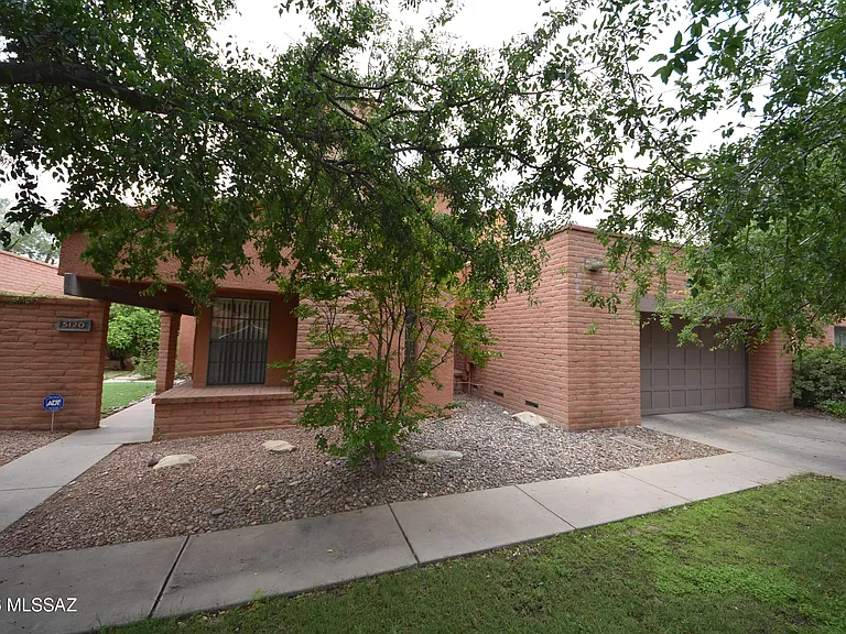 5120 E Woodgate Ln — Photo 5