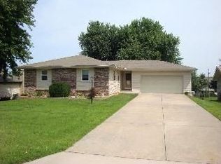 2335 W Village Ln, Springfield, MO 65807
