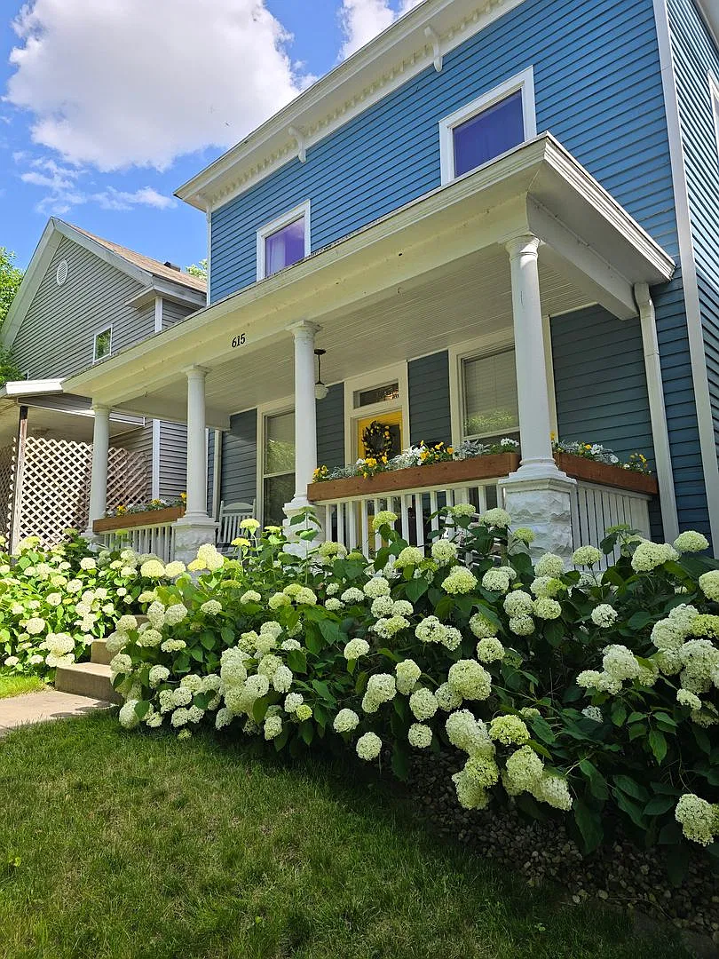 Updated Historical Downtown Home W/Fenced Yard — Photo 2