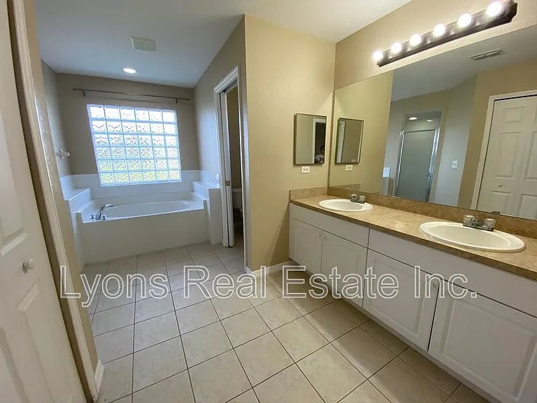 2251 SW 4th St — Photo 18