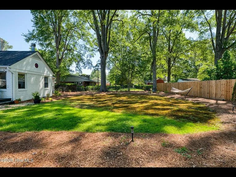 611 Clark Dr — Photo 38