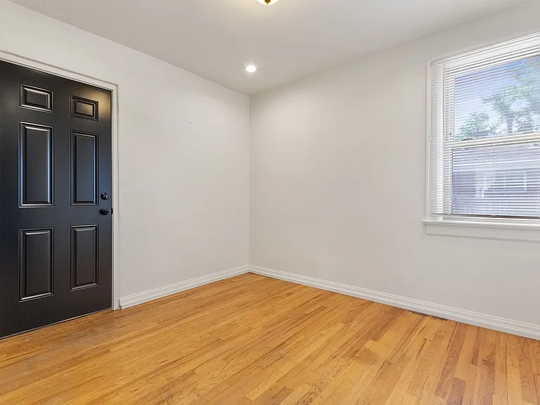 654 S Bryant St — Photo 23